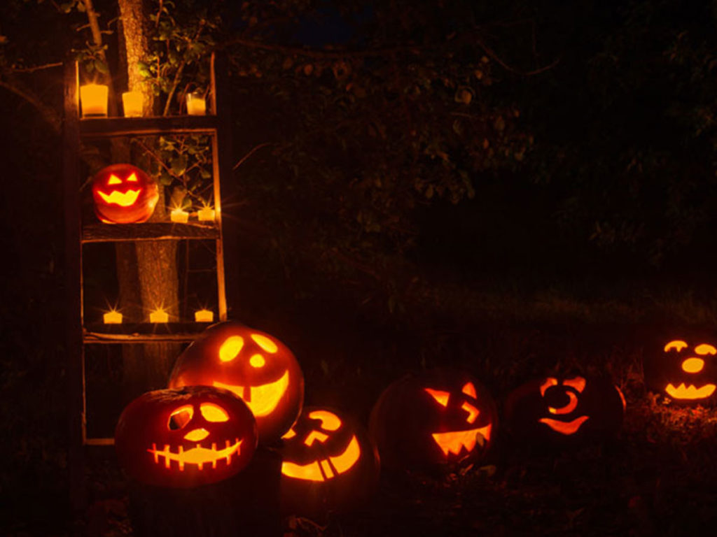 halloweenské vyřezané tykve