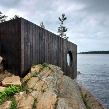 dřevěná sauna u moře