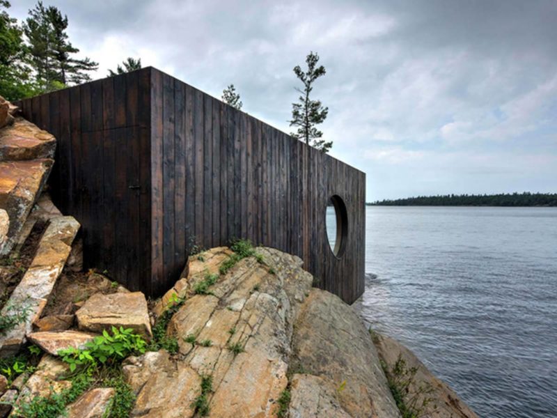 dřevěná sauna u moře