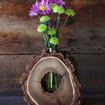 váza na květiny ze dřeva