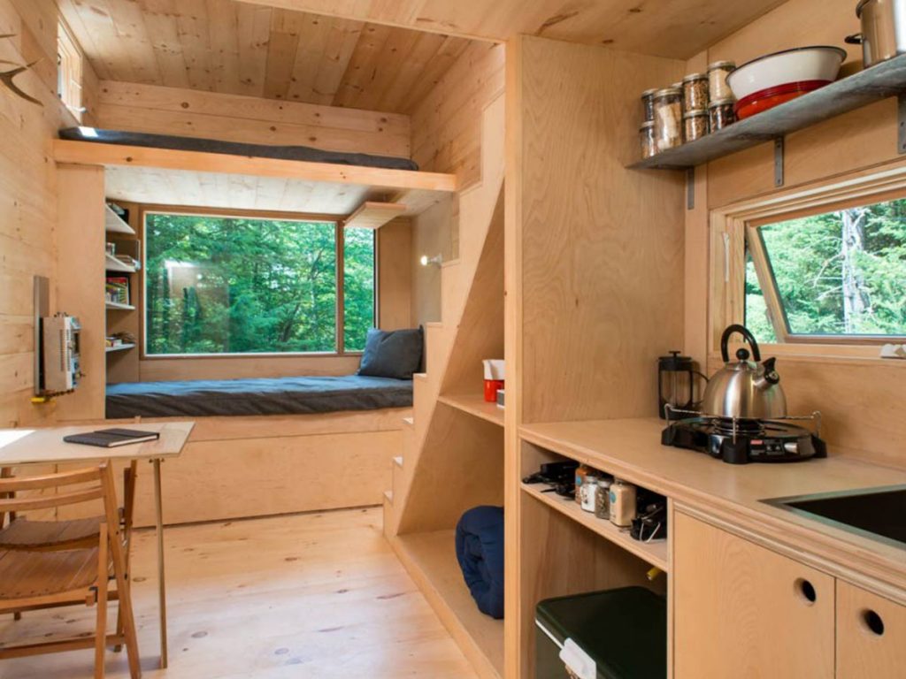 interiér dřevěného zahradního domku - kuchyň a jídelna