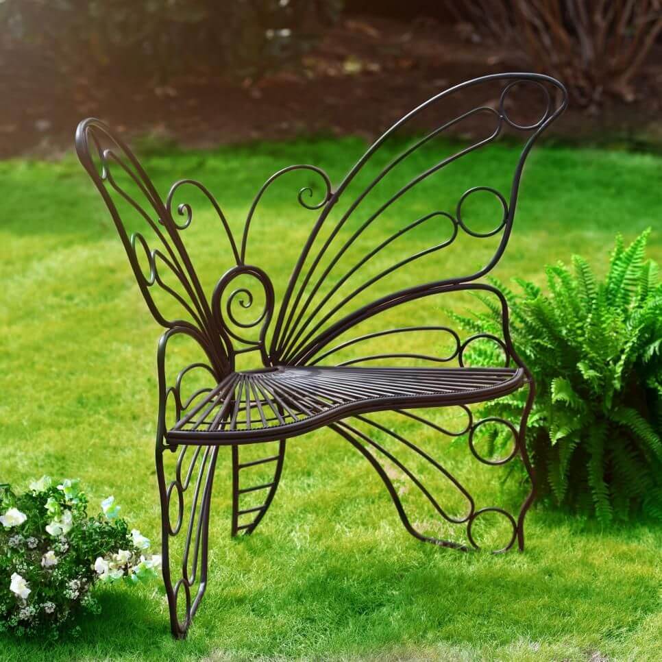 kovová židle ve tvaru motýla