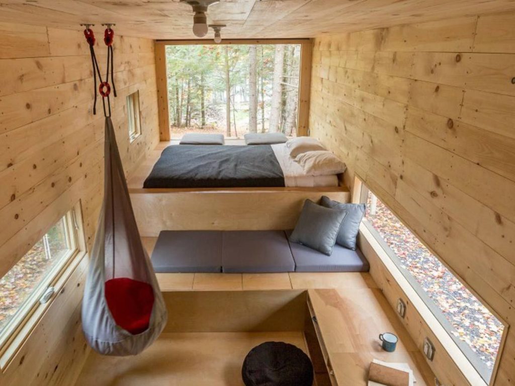 minimalisticky zařízená chata