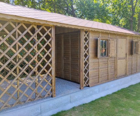 Dřevník LABE – detail otevřeného mřížového přístřešku